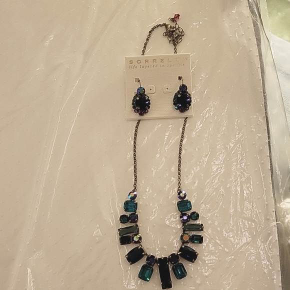 Sorrelli blue green necklace w complimenting earrings - Picture 1 of 4